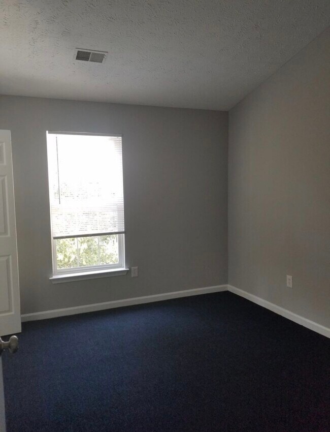 Building Photo - 2 bedroom condo