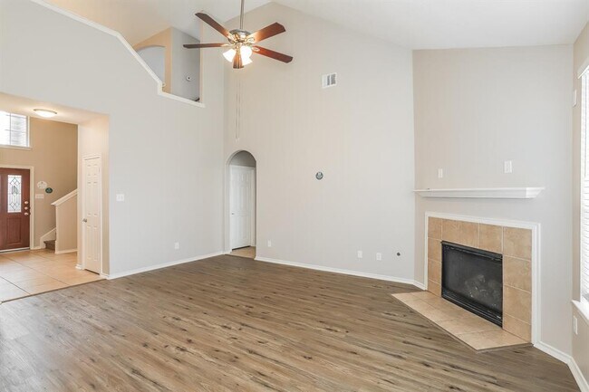 Foto del edificio - 4939 Forest Hurst Dr