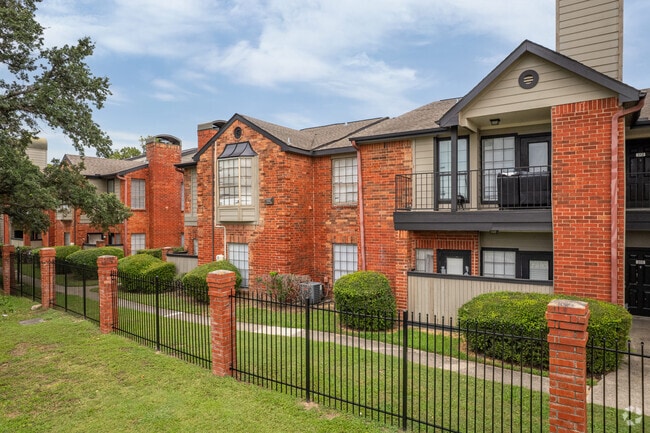 700 Dunson Glen Dr - Green Tree Place