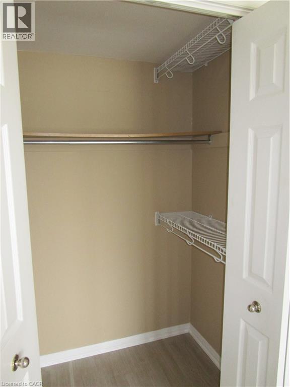 Photo du bâtiment - 180 Limeridge Rd W