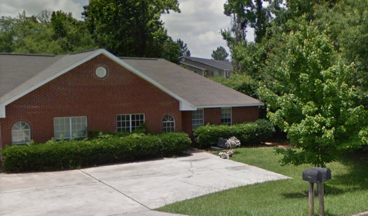 Primary Photo - Duplex Located In Auburn!