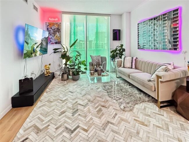 Foto del edificio - 333 NE 24th St