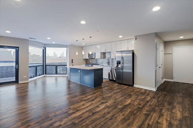 Building Photo - 222 S Racine Ave