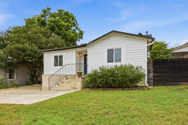 Foto del edificio - 5116 Heflin Ln