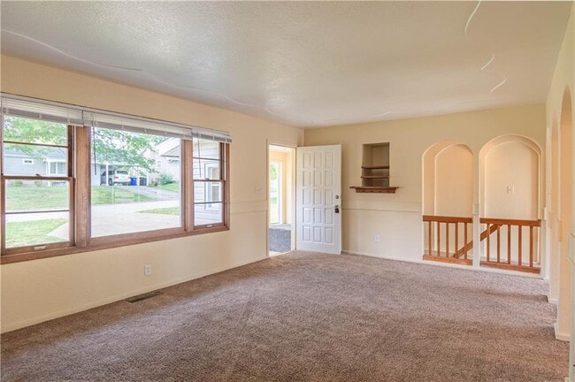 Building Photo - 40 Glenview Dr