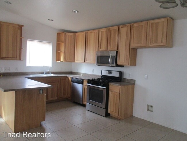 Building Photo - 3 br, 2 bath House - 6087 Daisy Ave