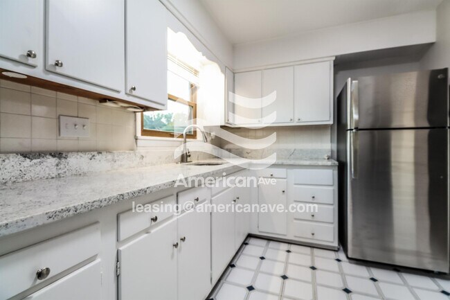 Foto del edificio - 1753 N Main St