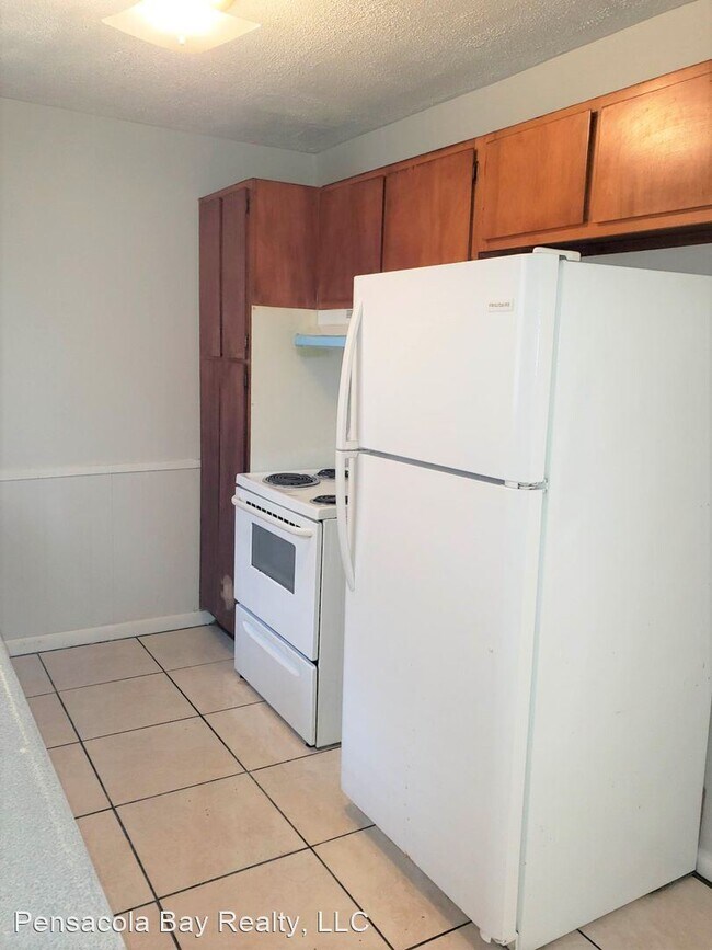 Building Photo - 3 br, 1 bath House - 6453 Julia Dr