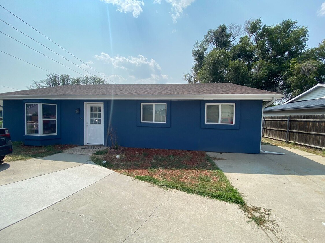 Primary Photo - Nicely Updated 3 Bed 2 Bath Home in Founta...