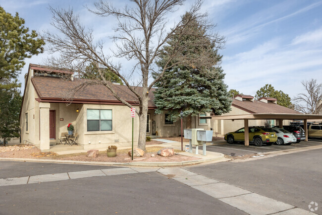 Building Photo - Pinecliff Townhomes