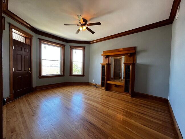 Building Photo - 2207 N Springfield Ave