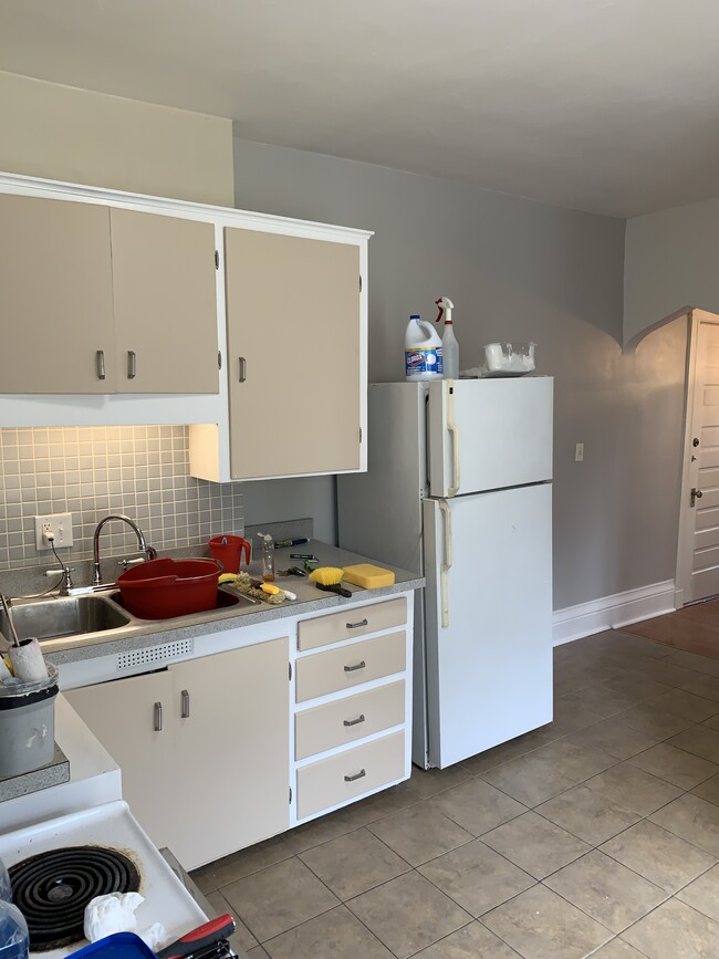 Building Photo - 2274 Robinwood Ave