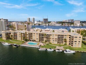 Building Photo - 301 Golden Isles Dr