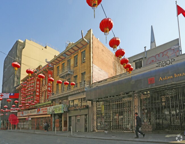 Building Photo - 9-11 Walter U Lum Pl