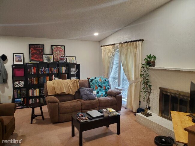 Foto del edificio - 1 br, 1 bath Townhome - 903 Shady Creek Ln