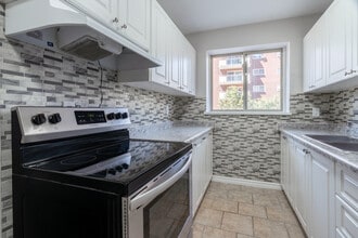 Building Photo - 45 Charlton Ave W