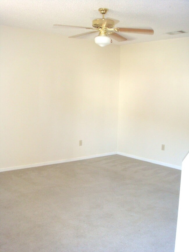 Building Photo - 1803 Plum St