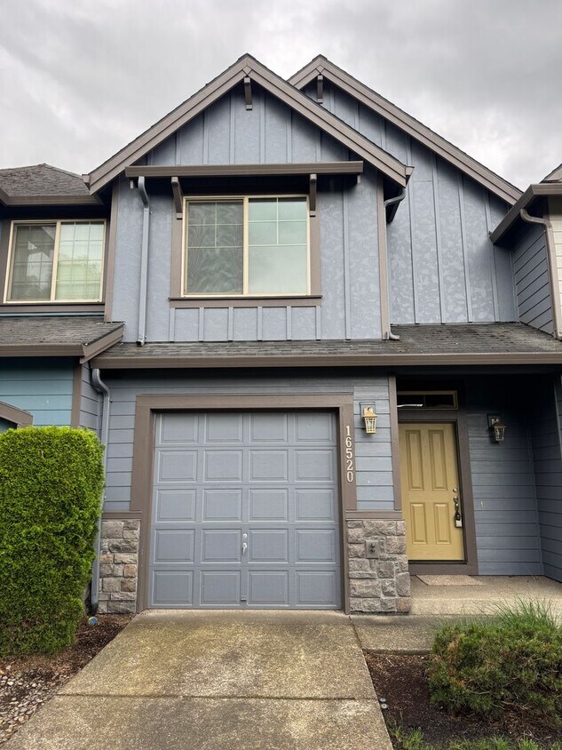 Foto principal - 3 Bedrooms | 2.5 Bathrooms | 1-Car Garage