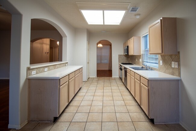 Building Photo - 2111 Grovewood Park