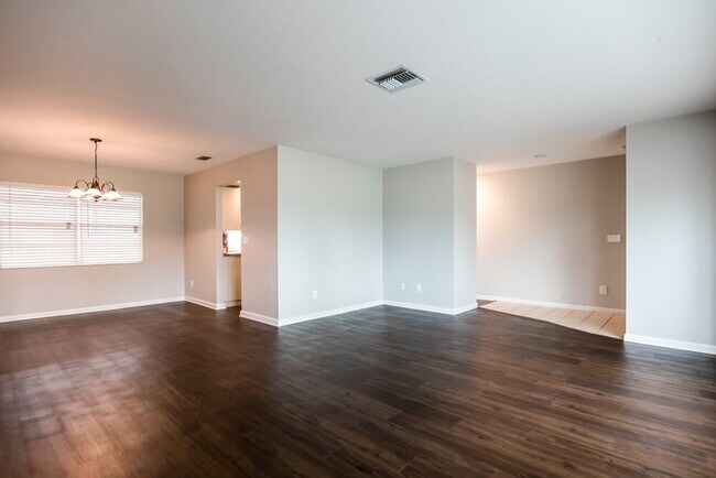 Foto del edificio - 2261 SE 28th St