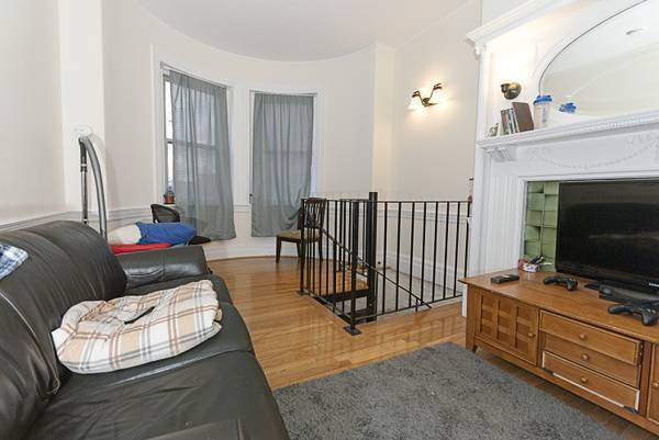 Primary Photo - 7 Miner St