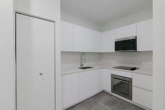 Building Photo - 6891-6891 Rue Sherbrooke O