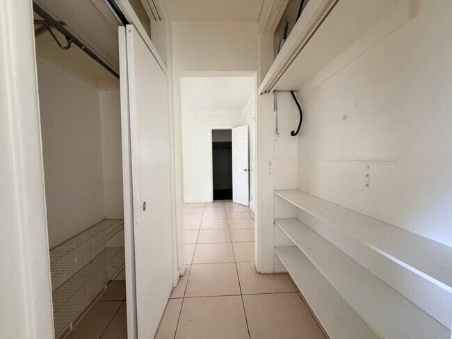 Foto del edificio - 2438 Thomas St