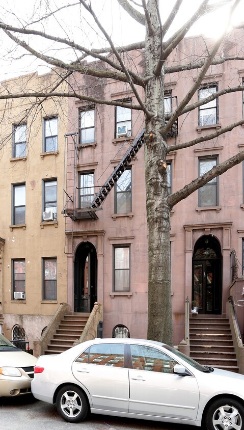 Primary Photo - 547 Henry St