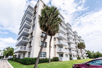 Building Photo - 1831 NE 38th St