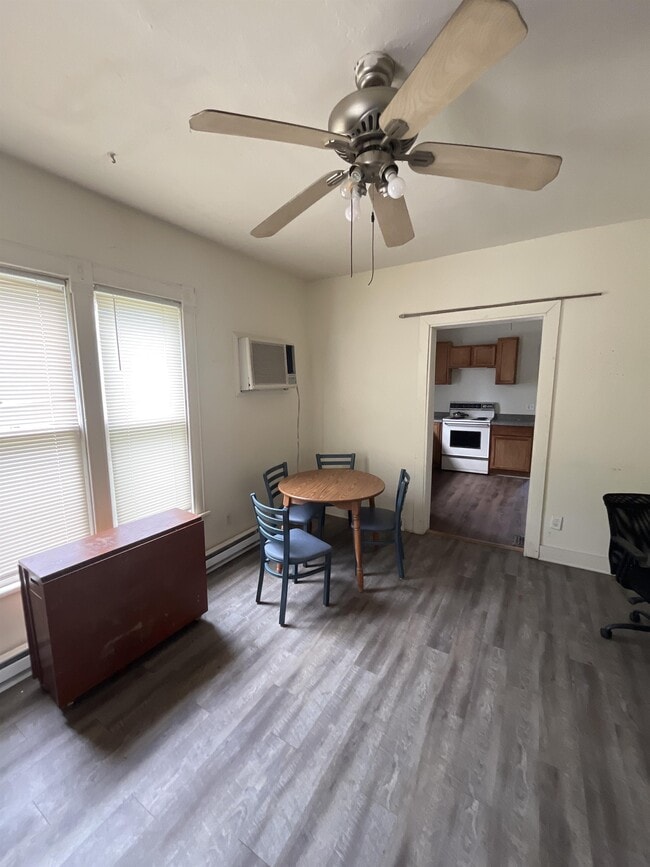 Foto del edificio - 317 N Weller St