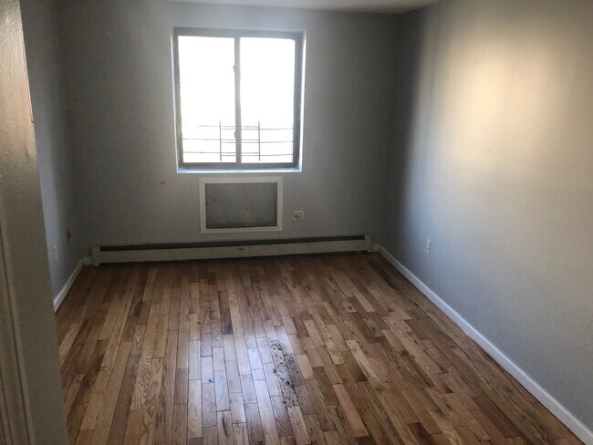 Building Photo - 2325 Newkirk Ave