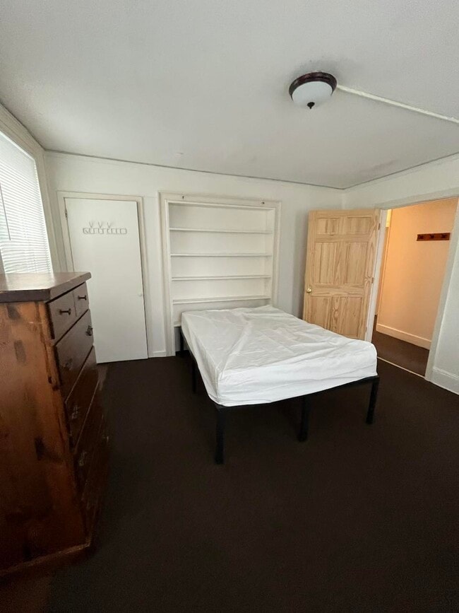 Building Photo - 108 Catherine St