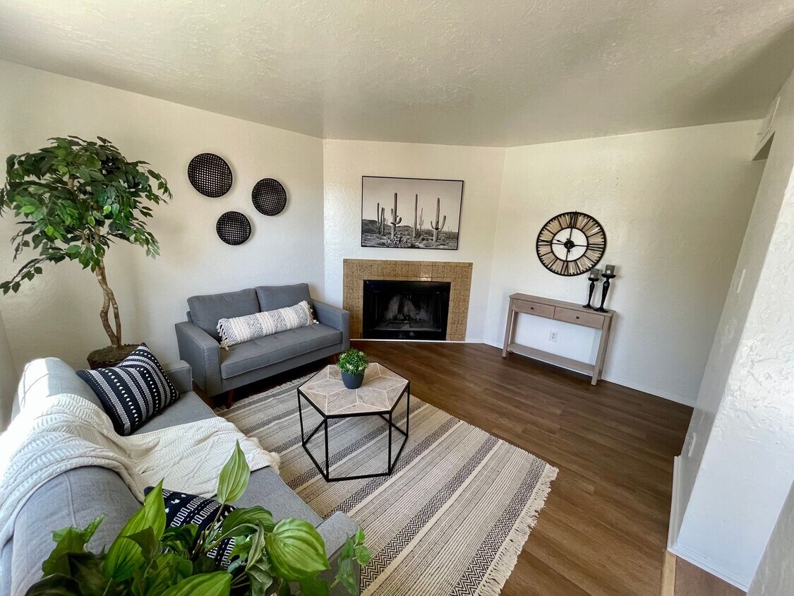 Primary Photo - 1050 Meadowlark Ct