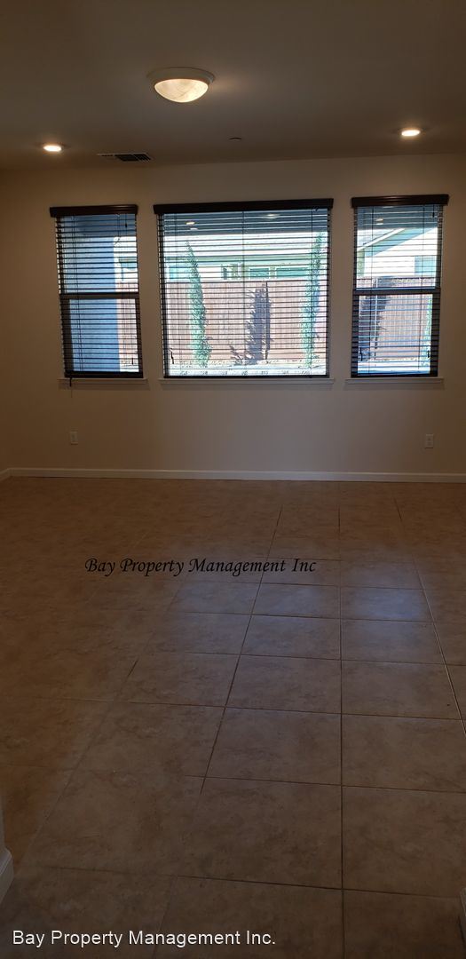 Building Photo - 3 br, 2 bath House - 609 Summerfield Dr.