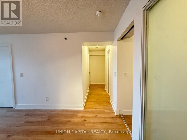 Photo du bâtiment - 318 Richmond St W