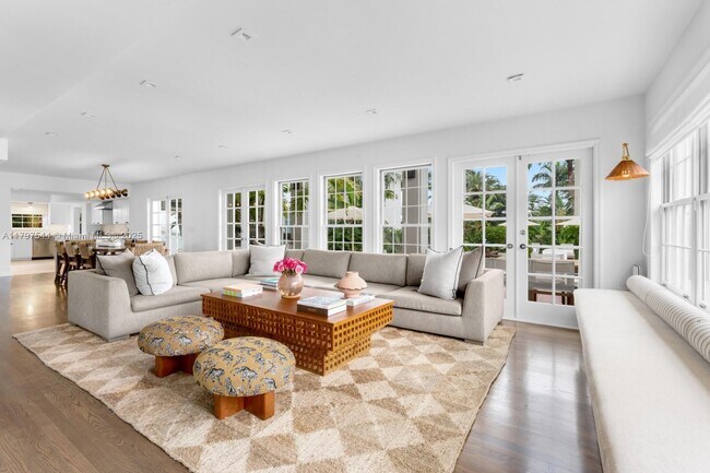 Foto del edificio - 6655 Pine Tree Ln