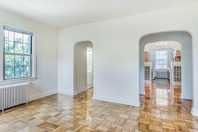 Empty Living and dining - Park Crest Apartments