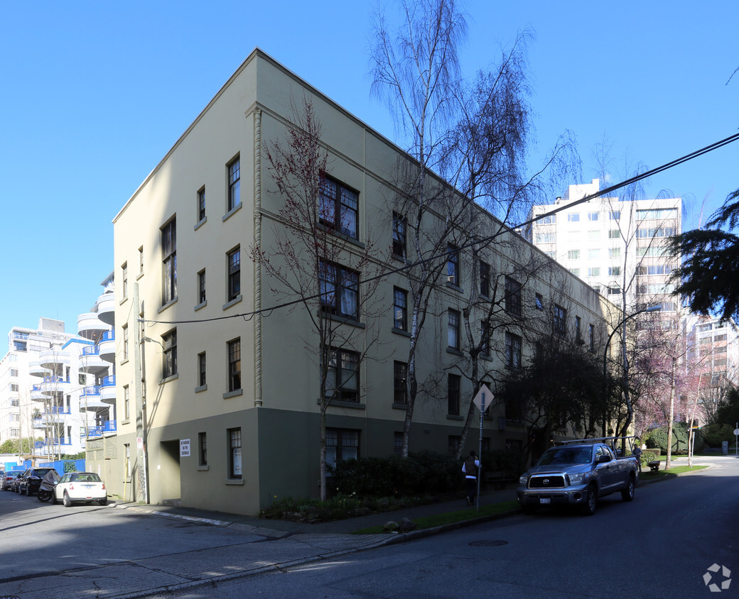 Primary Photo - Kenmore Apartments