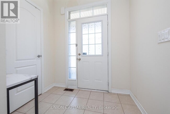 Building Photo - 64 Collier Crescent