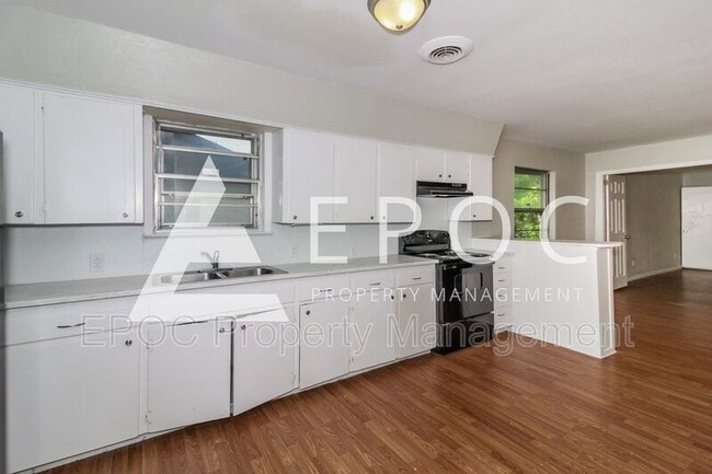 Building Photo - 1505 Duvall Dr