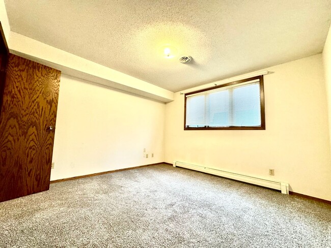 Building Photo - Cliffwood Apartments III
