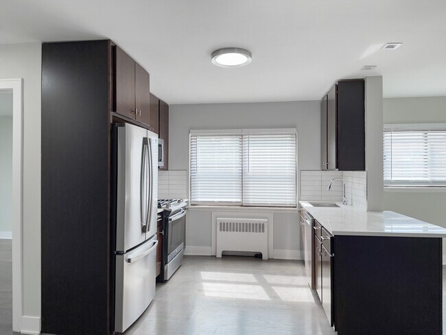 Building Photo - 551 Sheridan Square