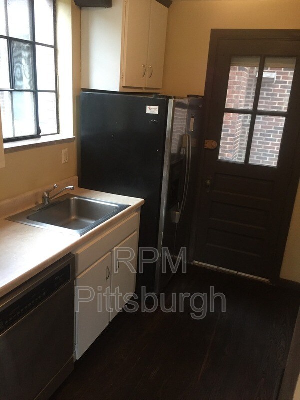 Building Photo - 2940 Fernwald Rd
