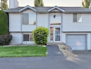 Building Photo - 950 E Calkins Dr