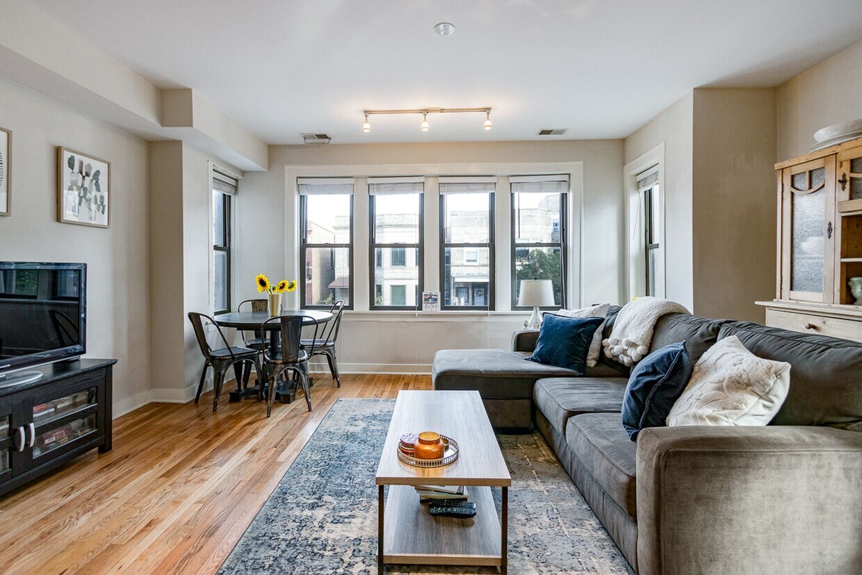 Foto principal - 2235 W Wilson Ave