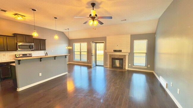 Foto del edificio - 5110 Oliver Grove Ln
