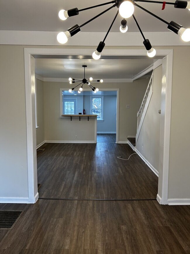 Building Photo - 3 Bed/1Bath, w/Yard- Rent Ready in Pottsto...