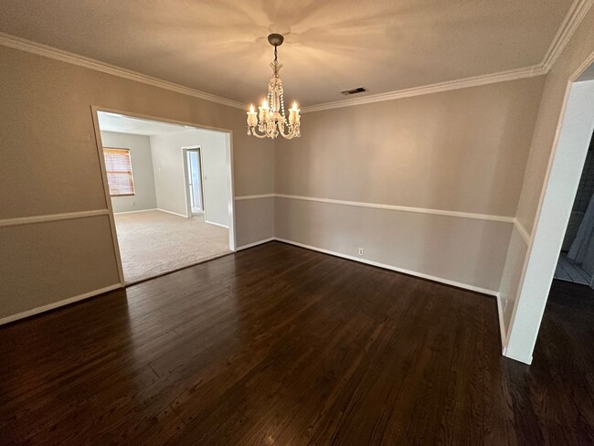 Building Photo - Lovely Family Home near Virginia Country C...