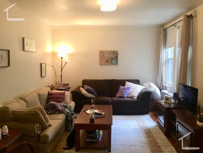 Building Photo - Large Unit in Brighton. Heat, Hot Water In...