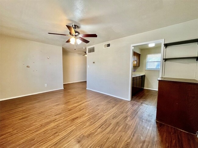 Photo - 2526 W Prairie St Apartment
